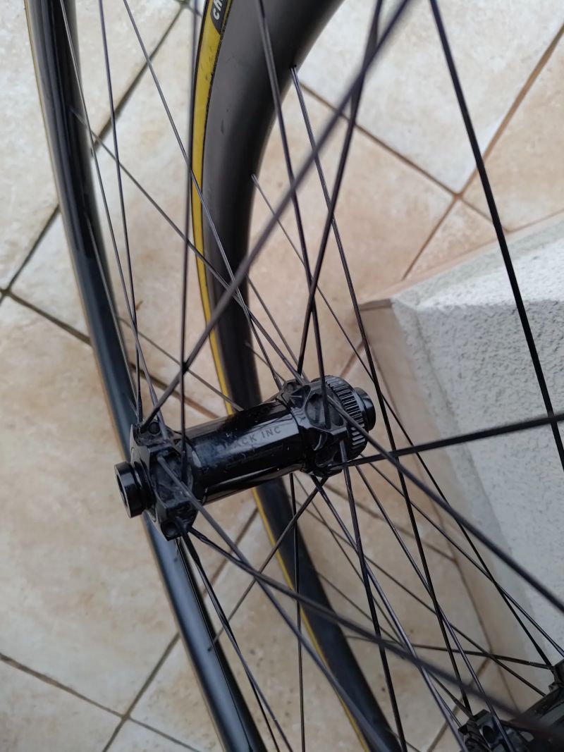 Zapletená kola Black Inc Thirty