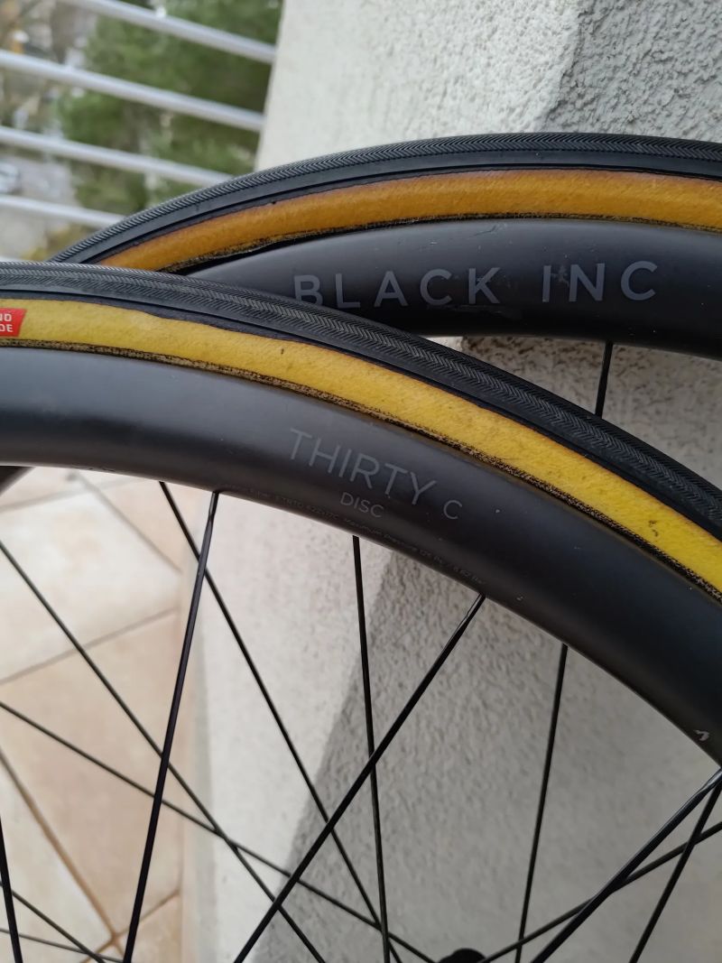 Zapletená kola Black Inc Thirty