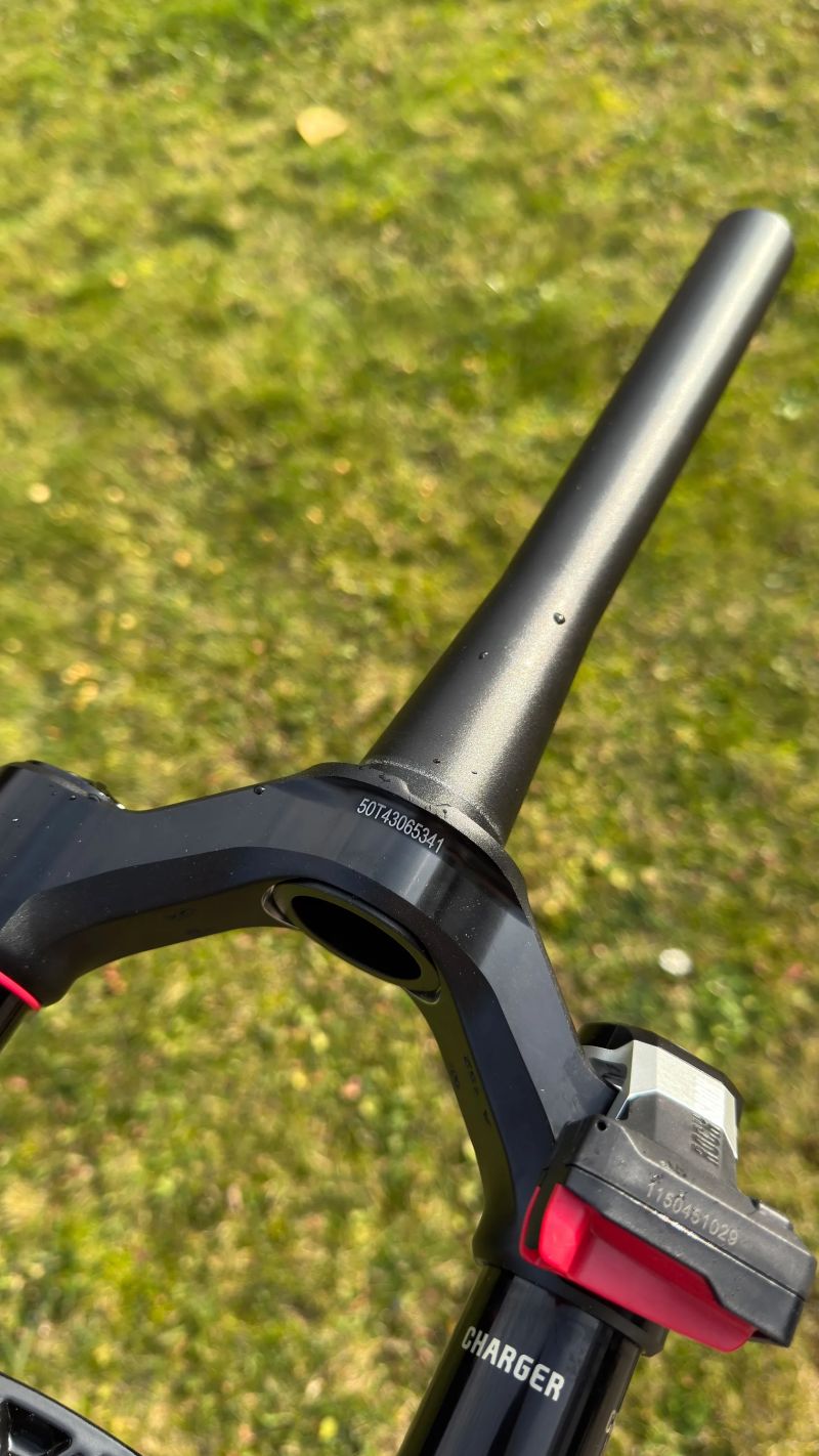 Predám TOP vidlicu RockShox Pike Ultimate Flight Attendant (s AXS batériou)