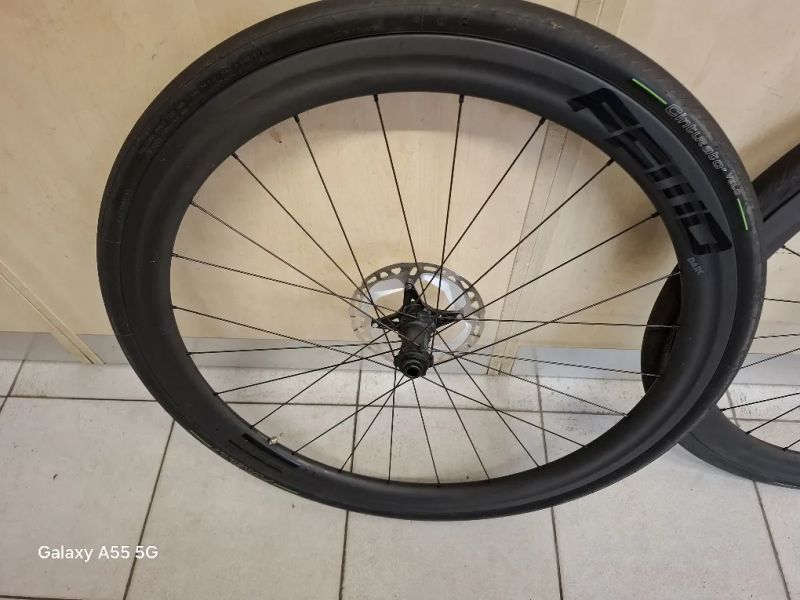 silniční karbonová kola FFWD