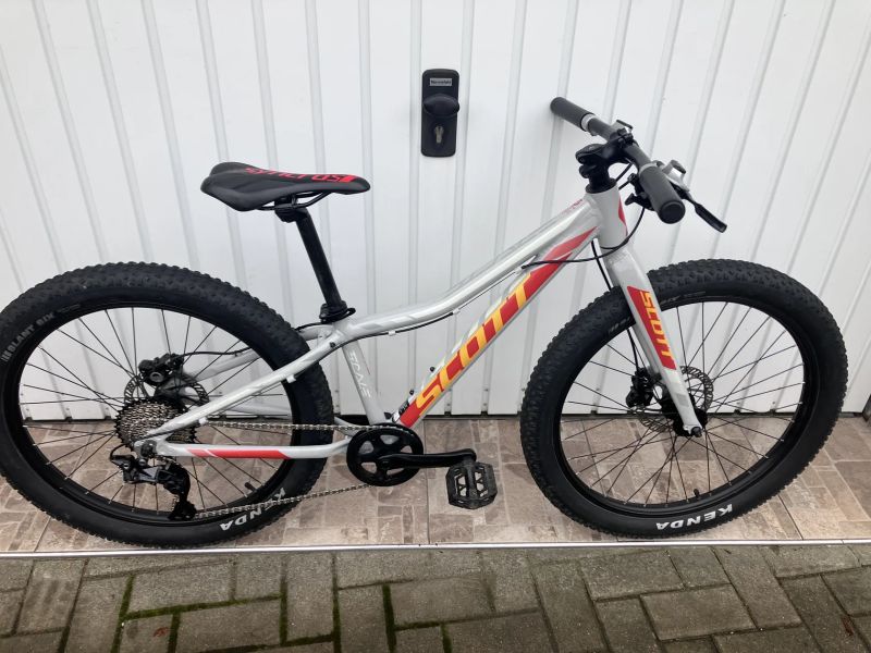 SCOTT 24 DISK STAVBA