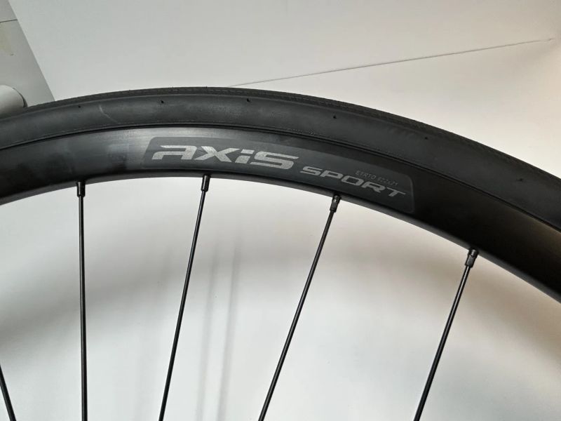 Nová zapletená kola Axis Sport Disc s kotouči a plášti