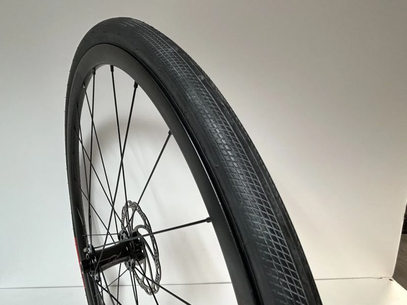 Nová zapletená kola Axis Sport Disc s kotouči a plášti