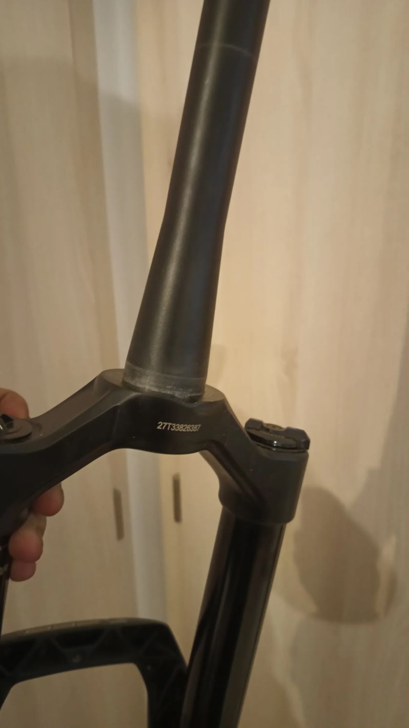 *Nová* Vidlice Rockshox ZEB select + blatnicek