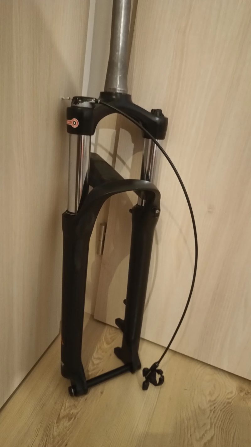 SR Suntour Xcm 34 se zamykání na řídítkach