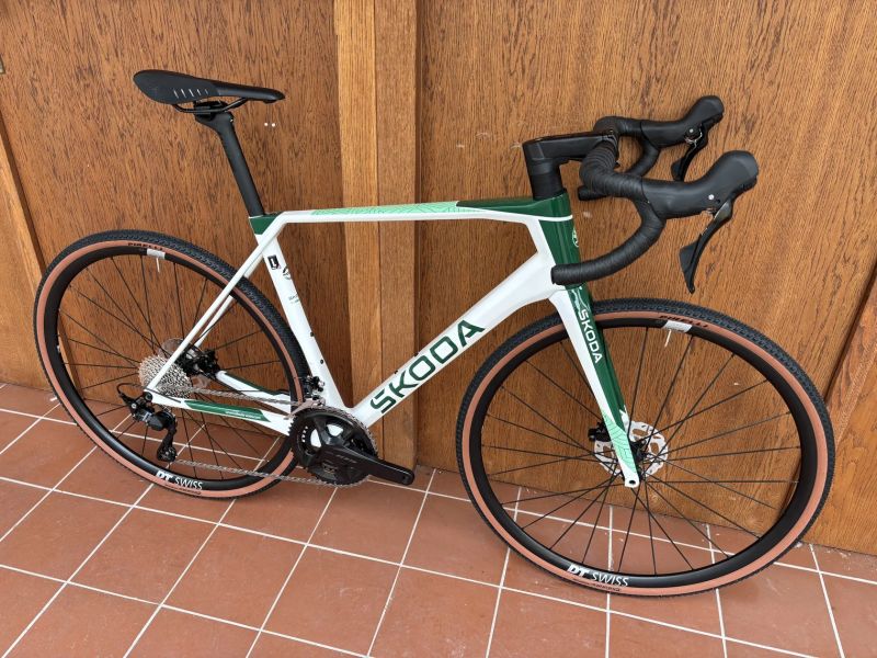SUPERIOR X-ROAD 9.3 - ŠKODA - karbonový speciál - SHIMANO 2 x 12 - vel. 56 cm (L) - NOVÉ