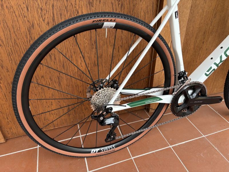 SUPERIOR X-ROAD 9.3 - ŠKODA - karbonový speciál - SHIMANO 2 x 12 - vel. 56 cm (L) - NOVÉ