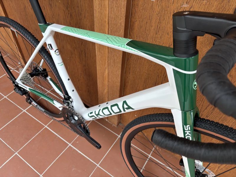 SUPERIOR X-ROAD 9.3 - ŠKODA - karbonový speciál - SHIMANO 2 x 12 - vel. 56 cm (L) - NOVÉ