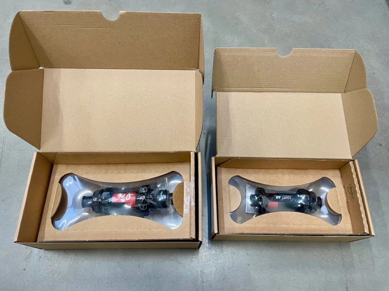 NOVÉ Náboje DT240 Straightpull CenterLock BOOST