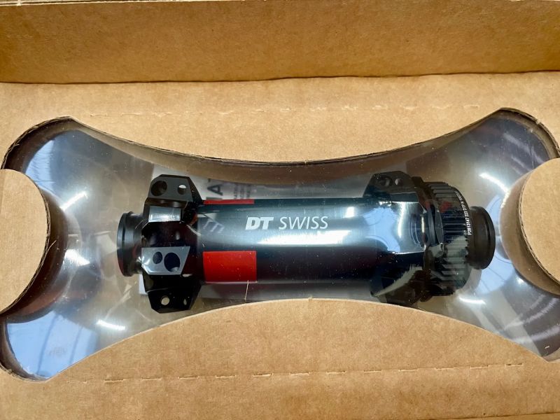 NOVÉ Náboje DT240 Straightpull CenterLock BOOST