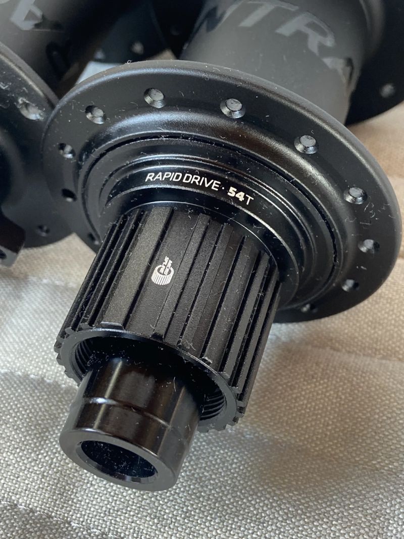 NOVÉ NÁBOJE BONTRAGER ELITE BOOST Microspline 28 děr 