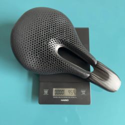 Ginger PRTN 3D – karbonové sedlo 151 mm, pouze 95 gramů