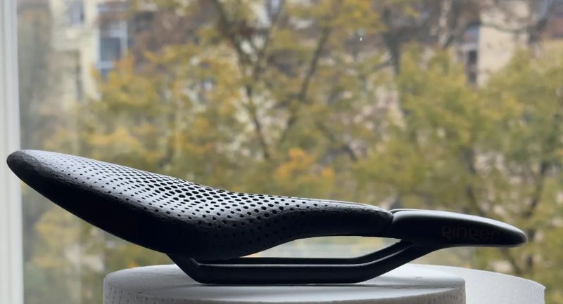 Ginger PRTN 3D – karbonové sedlo 151 mm, pouze 95 gramů