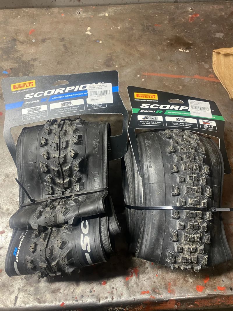 Pirelli Scorpion Enduro S - Pirelli Scorpion Enduro R