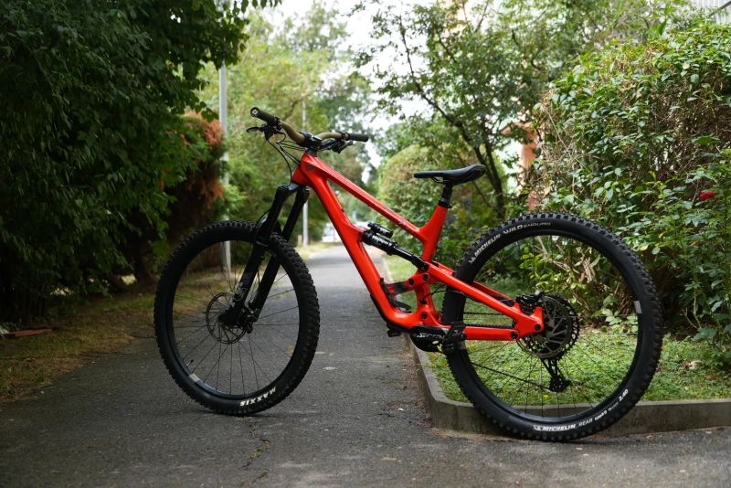 YT Industries Capra Lava red MK3