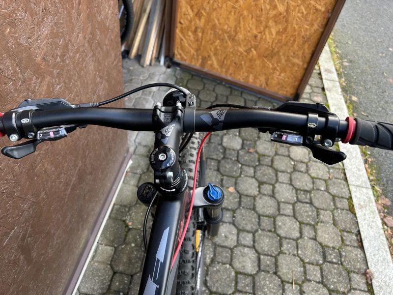Prodám Alu horské kolo 29 ´´Devron Riddle, komplet shimano, hydraulicé brzdy i vidlice 140 mm,