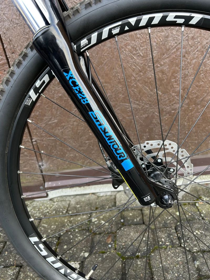 Prodám jako nové najeto max. 80 km, dámské horské kolo Ghost 27,5´´ koplet Shimano