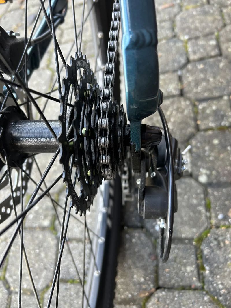 Prodám jako nové najeto max. 80 km, dámské horské kolo Ghost 27,5´´ koplet Shimano