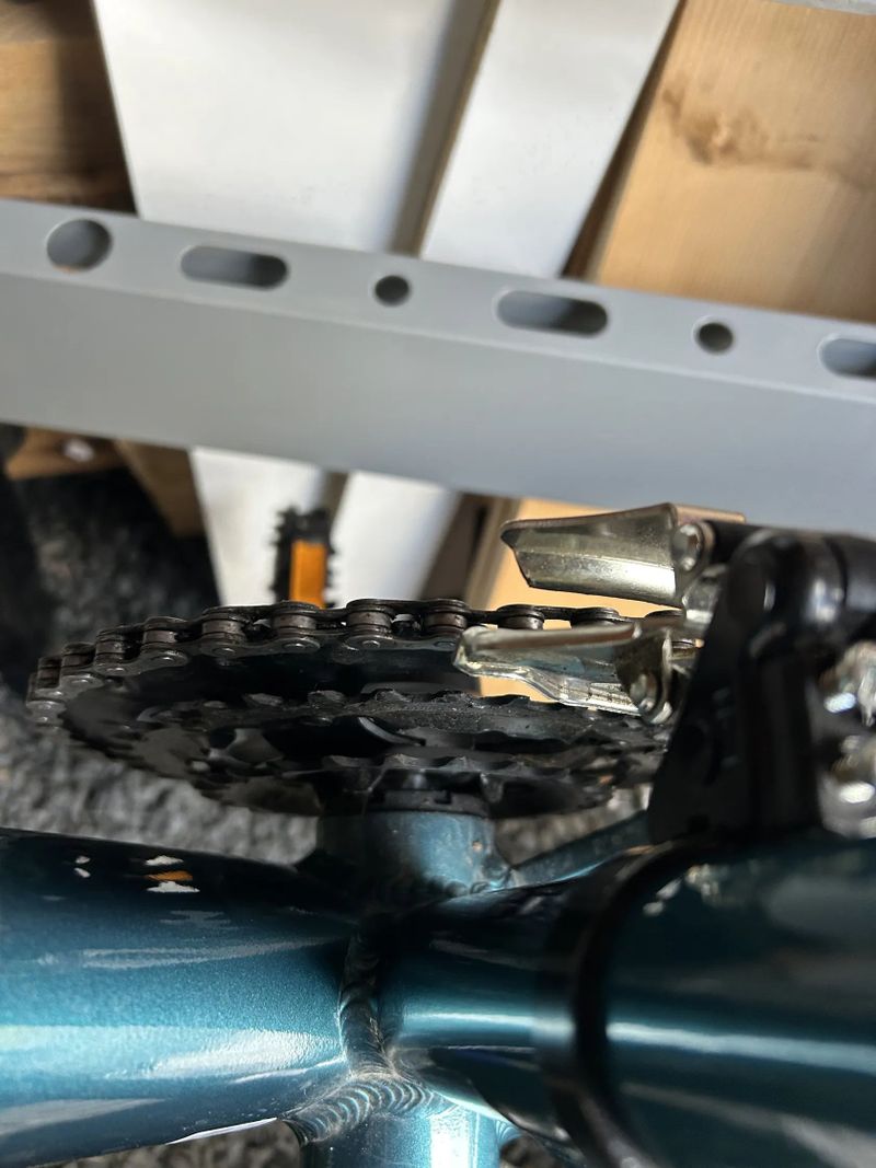 Prodám jako nové najeto max. 80 km, dámské horské kolo Ghost 27,5´´ koplet Shimano