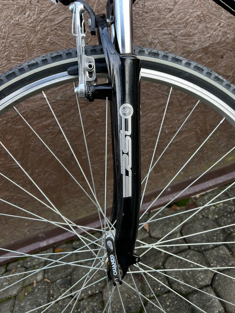 Prodám dámské Alu kolo s odpruženou přední vidlicí a sedlovkou ve výborném stavu, najeto do 100 km