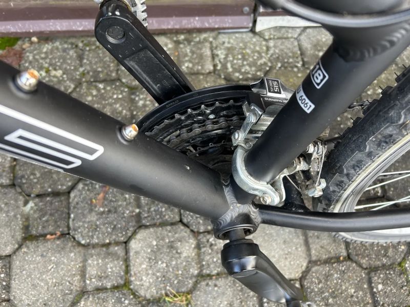 Prodám dámské Alu kolo s odpruženou přední vidlicí a sedlovkou ve výborném stavu, najeto do 100 km