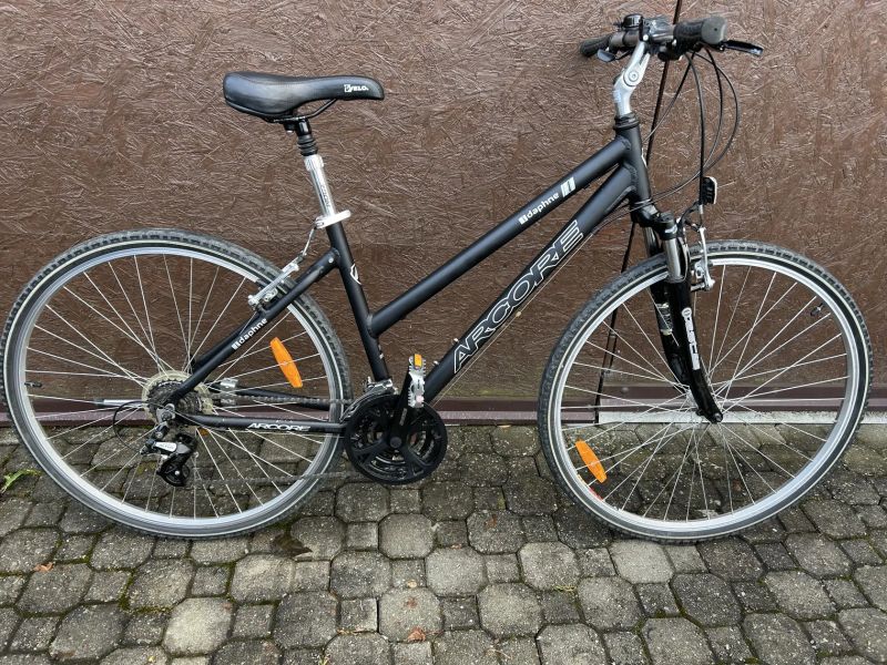 Prodám dámské Alu kolo s odpruženou přední vidlicí a sedlovkou ve výborném stavu, najeto do 100 km