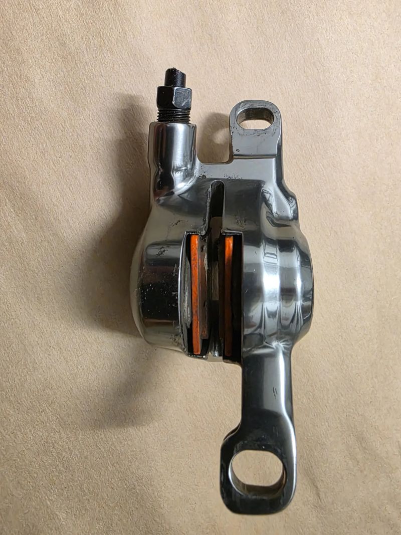 Třmen Shimano XTR 9100 a destičky TrickStuff