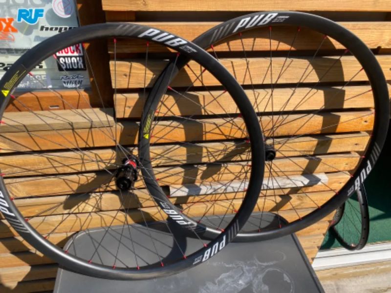 horské zapletené karbonové kola PUB 29 new!!