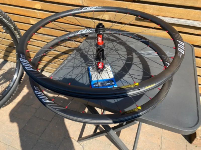 horské zapletené karbonové kola PUB 29 new!!