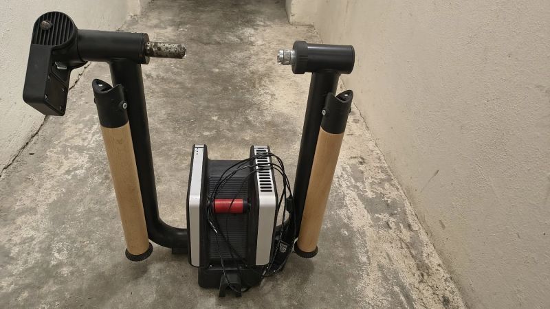 Elite Tuo & kolo s pláštěm a kazetou