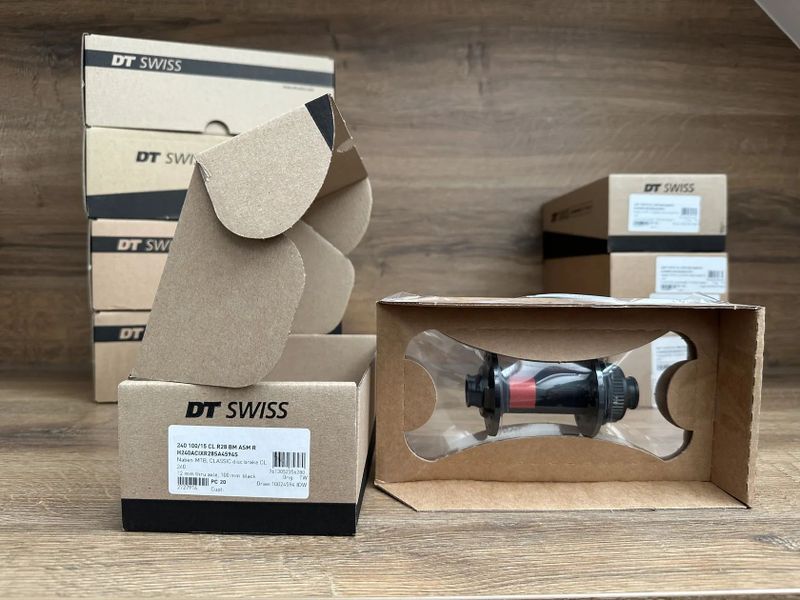 DT Swiss 240 přední i zadní náboje