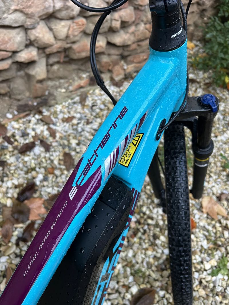 Rock Machine Catherine e70 – horské elektrokolo (Sport Drive, 1200 km, perfektní stav)