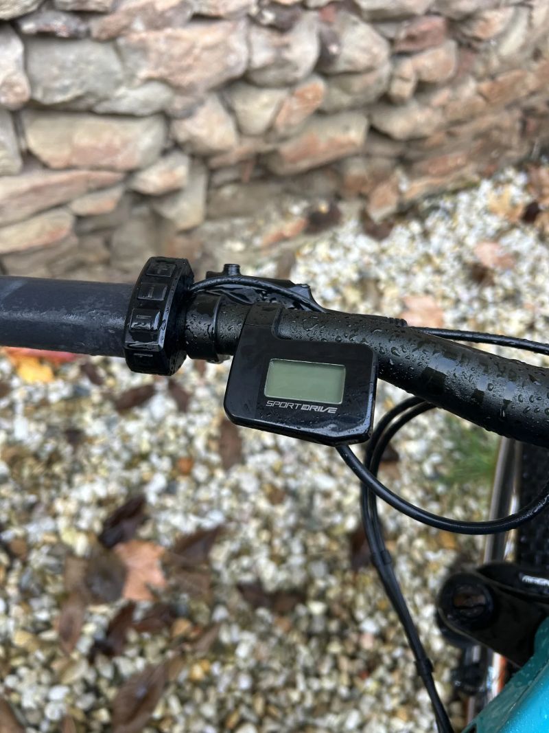 Rock Machine Catherine e70 – horské elektrokolo (Sport Drive, 1200 km, perfektní stav)