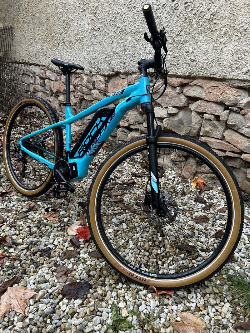 Rock Machine Catherine e70 – horské elektrokolo (Sport Drive, 1200 km, perfektní stav)