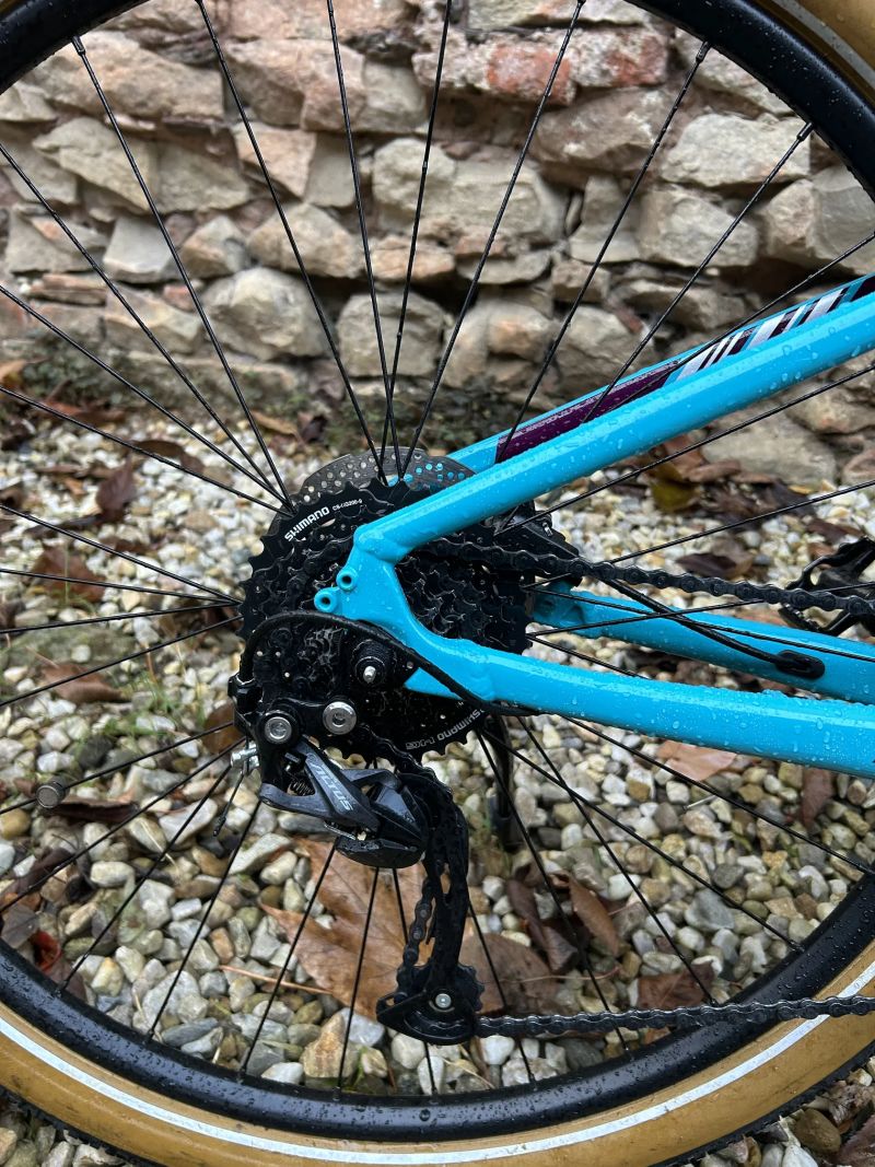 Rock Machine Catherine e70 – horské elektrokolo (Sport Drive, 1200 km, perfektní stav)