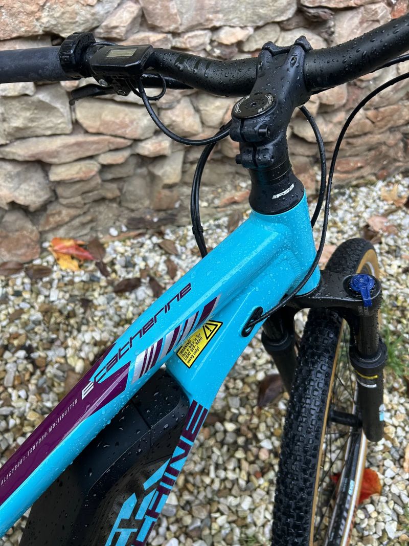 Rock Machine Catherine e70 – horské elektrokolo (Sport Drive, 1200 km, perfektní stav)