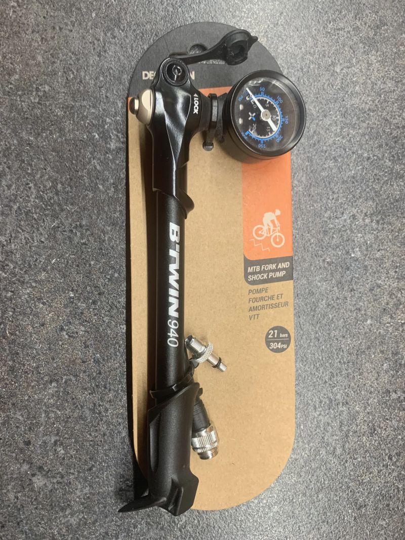 Pumpička na vidlici a tlumič