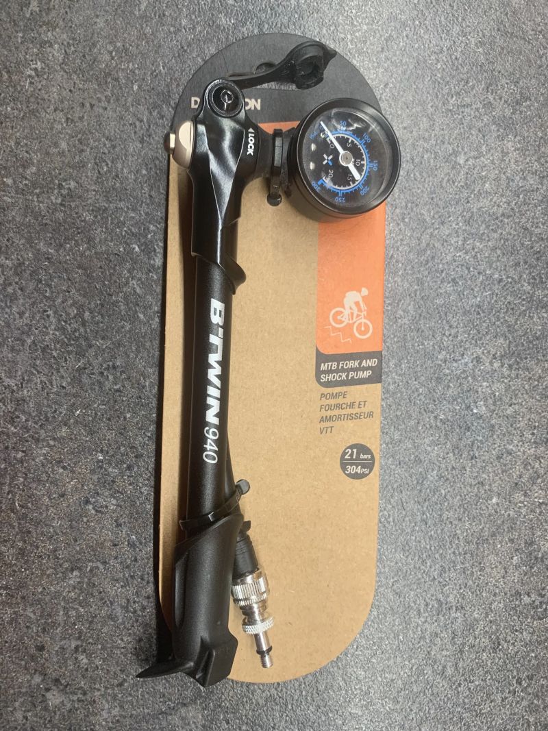 Pumpička na vidlici a tlumič