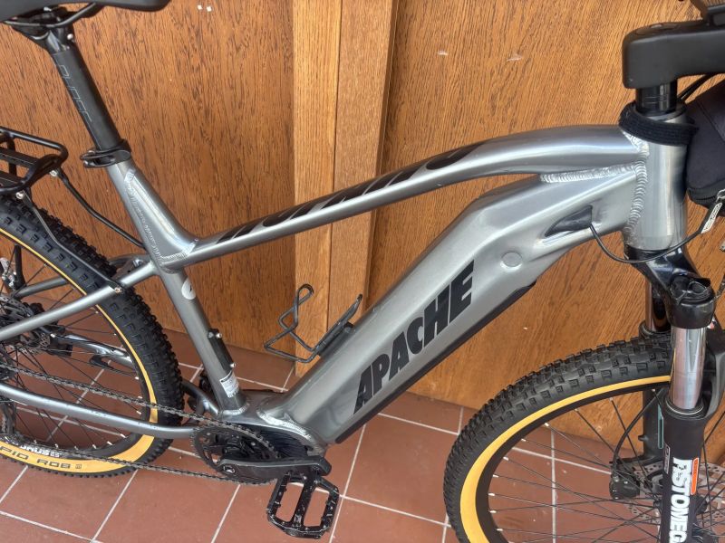 APACHE HUPAHU MX1 510 stříbrná - vel. L (21") - zánovní testovací model