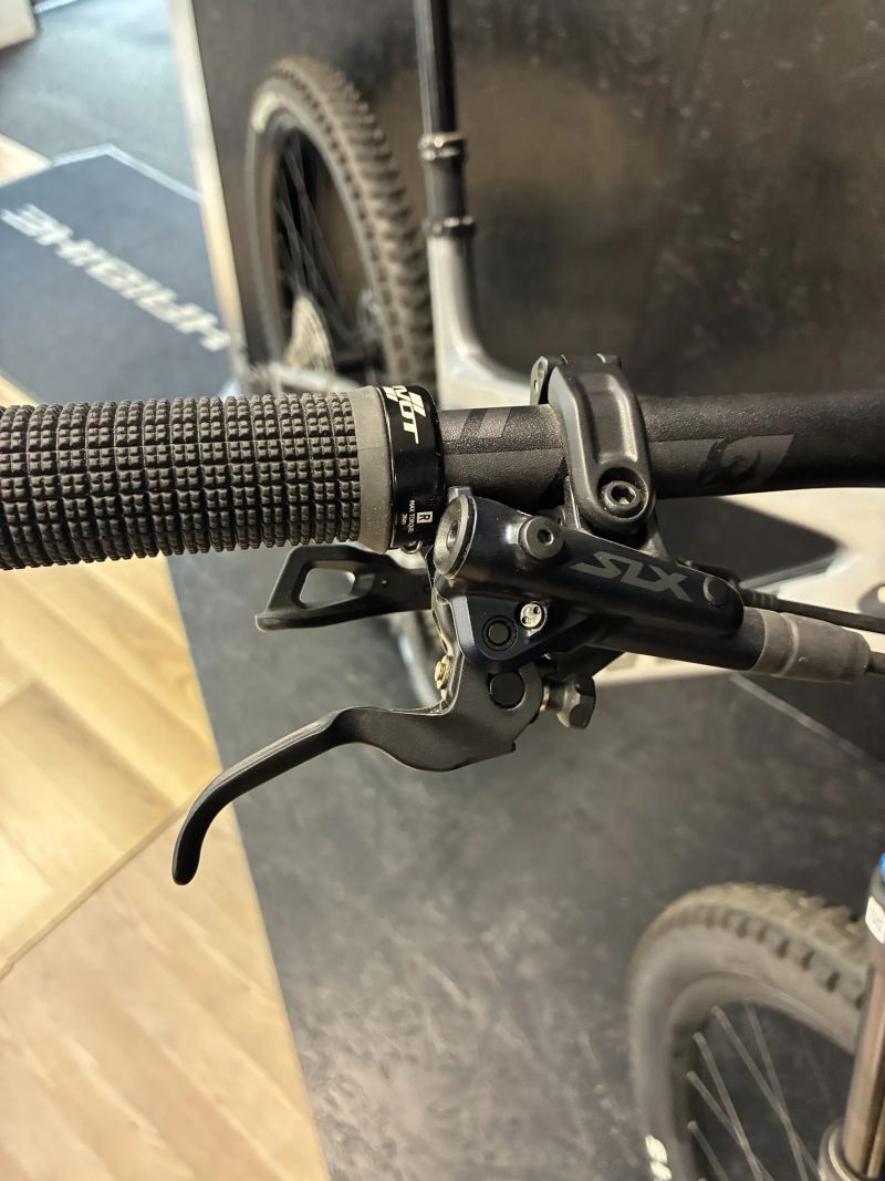 Pivot Cycles Trail 429 Race