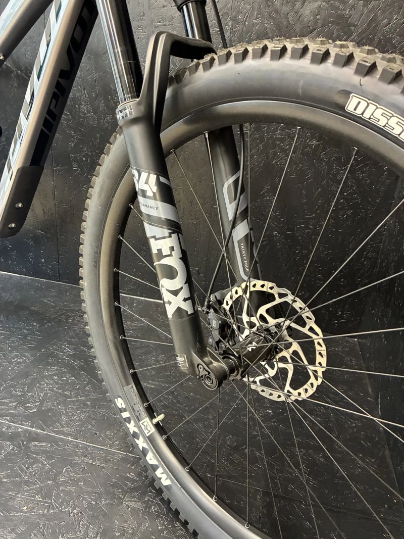 Pivot Cycles Trail 429 Race