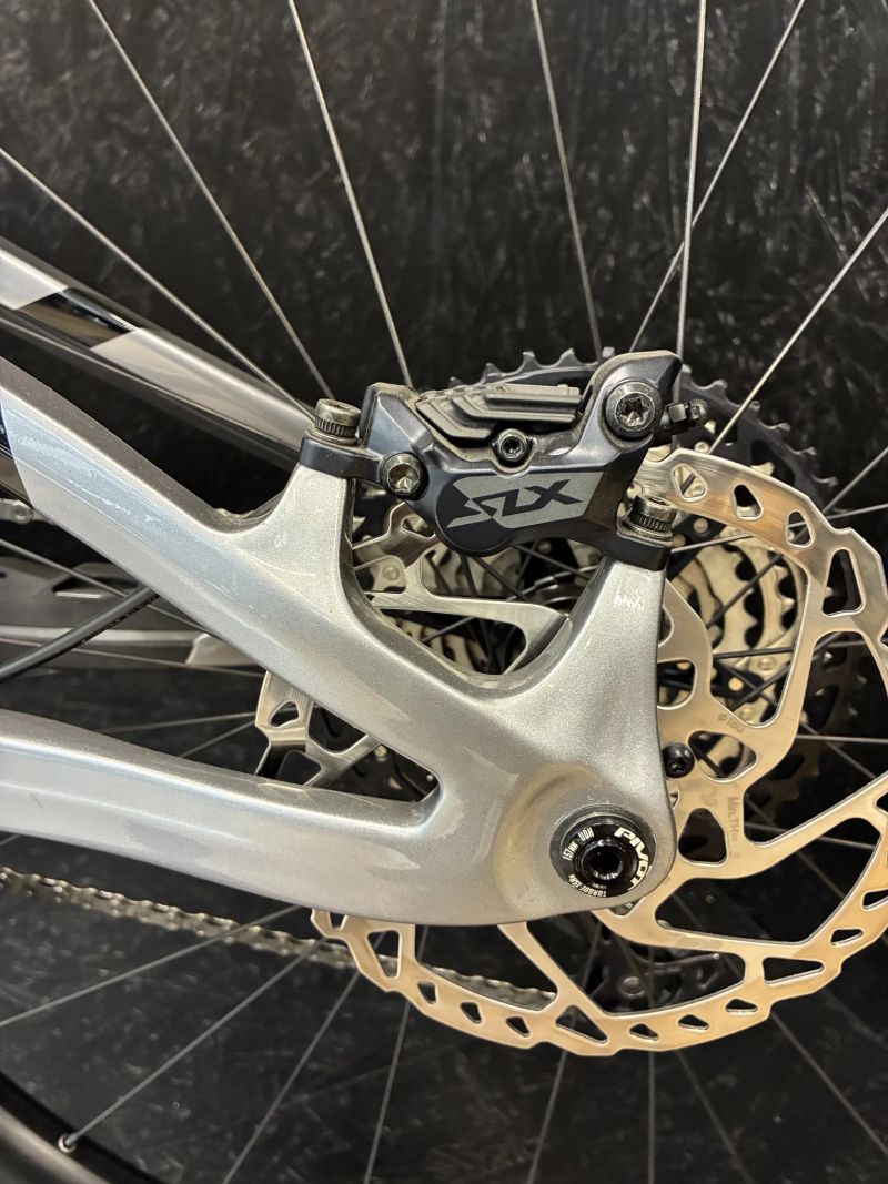 Pivot Cycles Trail 429 Race