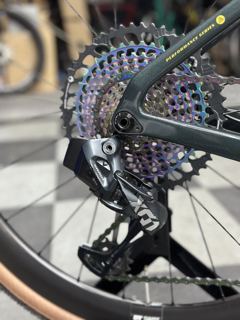 Lexon GFX vel. M - 54 cm | Sram AXS | EIE karbonová kola