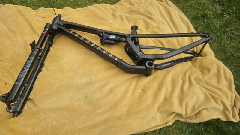 Prodám ramovou sadu TEMPO Commencal vel.S