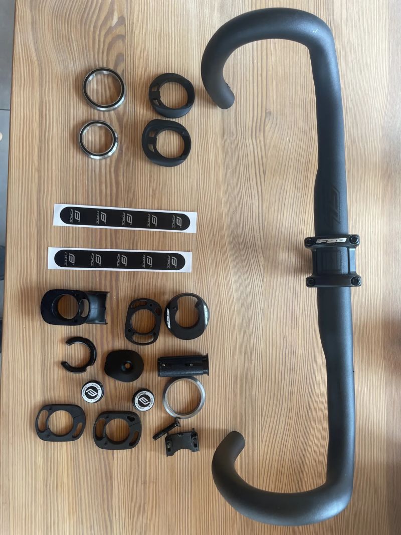 Nová silniční řídítka a hlavové složení 