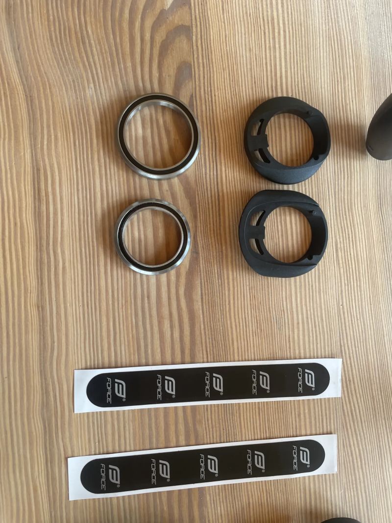 Nová silniční řídítka a hlavové složení 