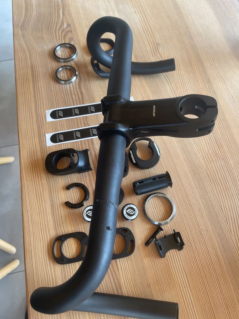 Nová silniční řídítka a hlavové složení 