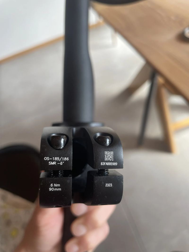 Nová silniční řídítka a hlavové složení 