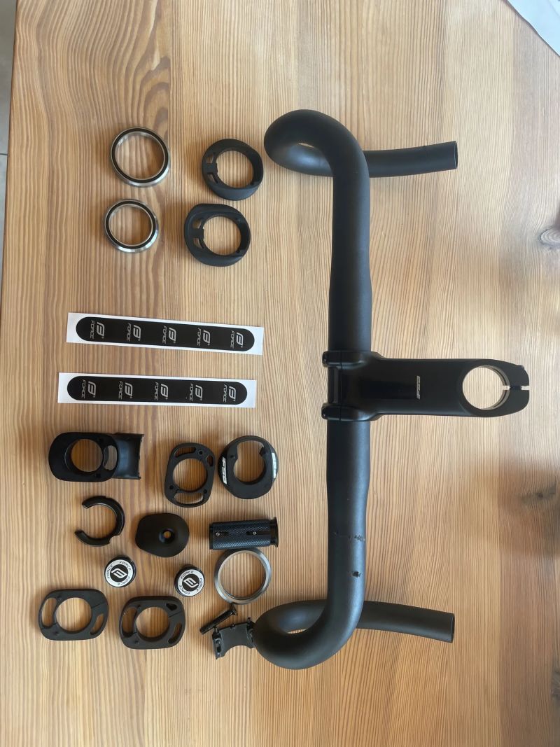 Nová silniční řídítka a hlavové složení 