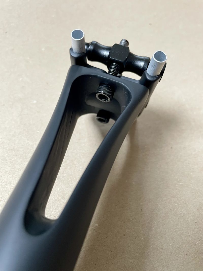 Karbonová sedlovka Velion SP-01, 30.9 400 Carbon Seatpost